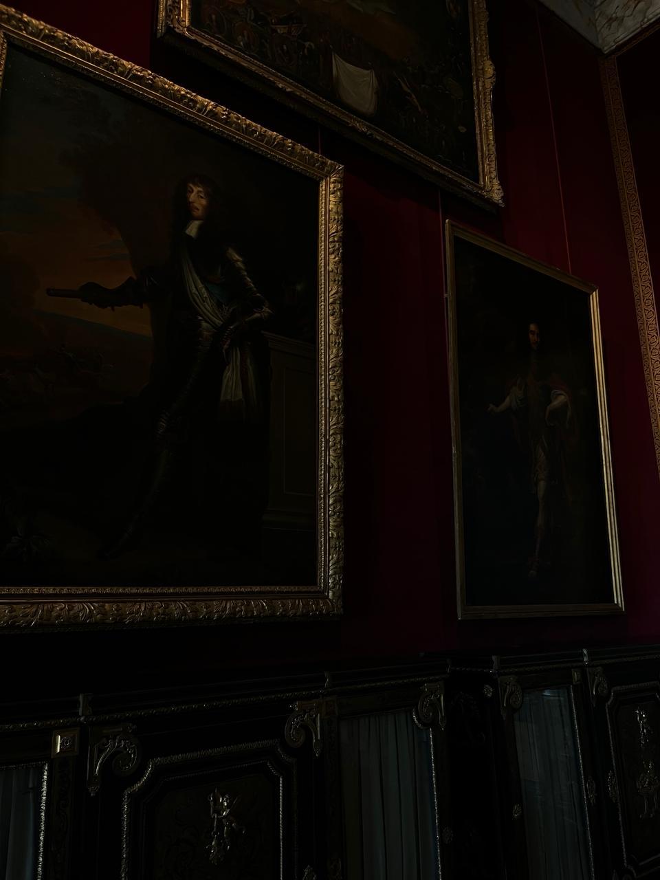 Portrait gallery with gilt frames